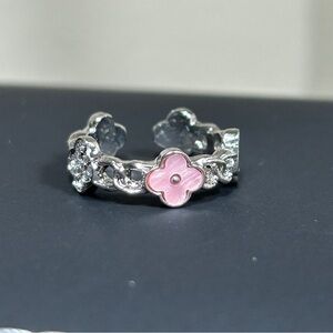 Trendy Silver and Pink Clover Ring